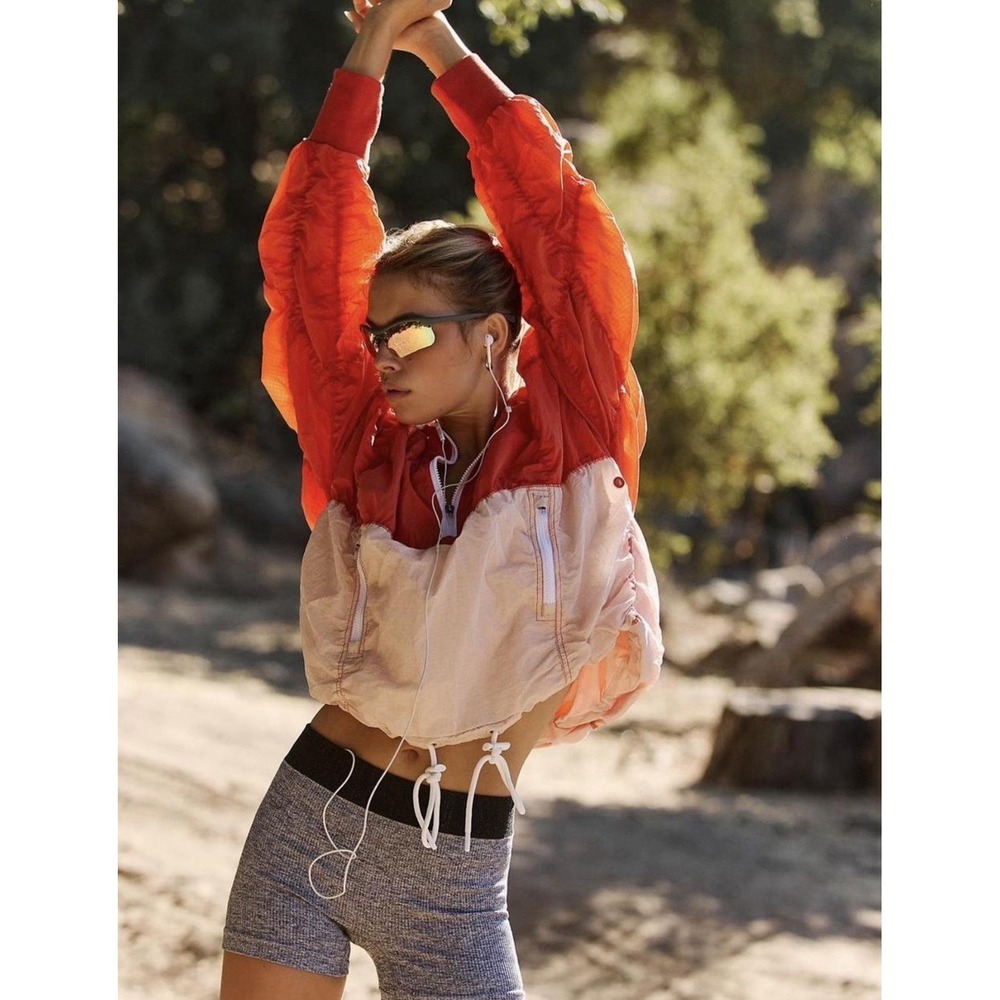 FP Movement NWT Happy‎ Camper M Pullover Colorblock Flame Water Resistant Pack